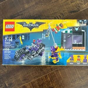 New LEGO Batman Movie Catwoman Catcycle Chase Set - Yellow, Blue, Purple, Black